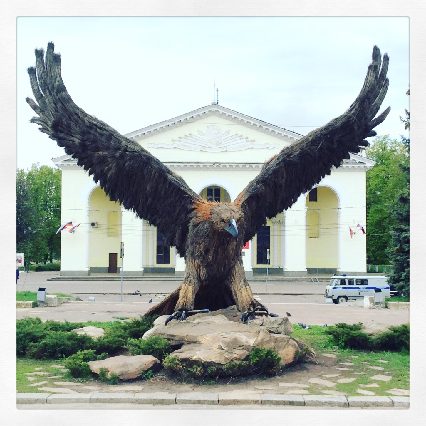 Курский орел. Памятник орёл в Корсакове. Москва Орел. Памятник подробным Орел. Памятник на Московской в Орле.