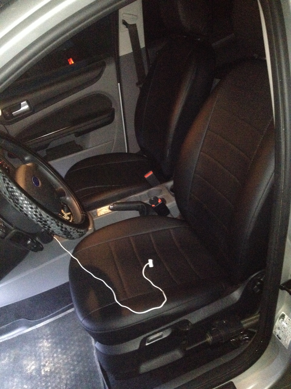 Чехлы с экокожи — Ford Focus Hatchback II, 1,6 л, 2011 года ...