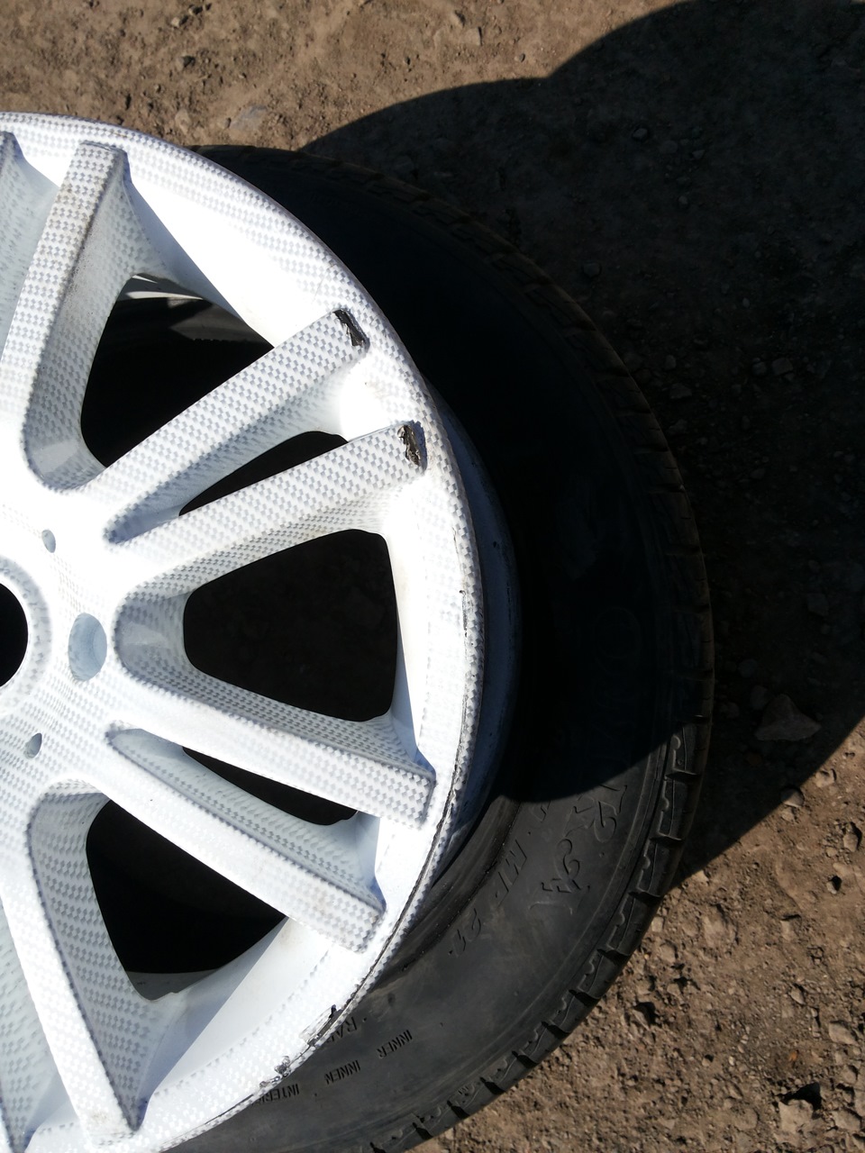 Поздравили с праздником на шиномонтаже ...