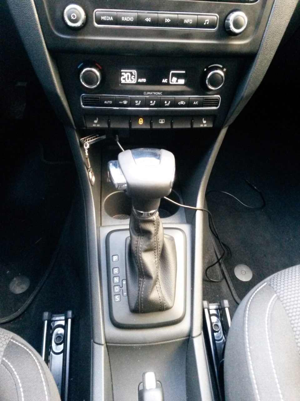 Как снять рамку акпп шкода рапид Ручка АКП - Skoda Rapid (1G), 1,6 л, 2014 года тюнинг DRIVE2