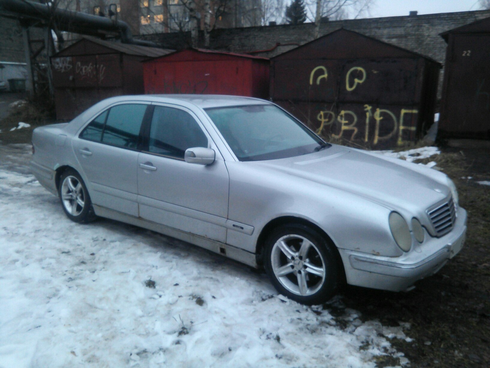 Mercedes Benz w210 серебристый