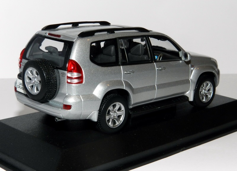 Модель prado. Модель Тойота Прадо 120 1:43. Land Cruiser Prado 120 MINICHAMPS. Toyota Land Cruiser Prado 120 – 1/43 – MINICHAMPS. Моделька Toyota Land Cruiser Prado 120.