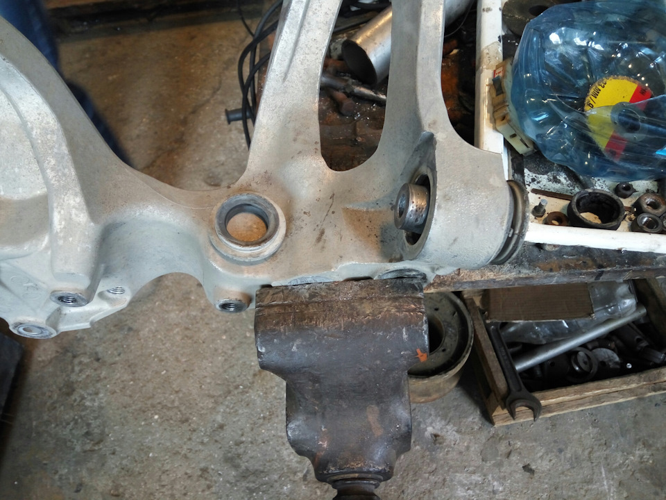 замена сайлентов в усилителе подрамника — Honda Civic 5D (8G), 1,8 л ...