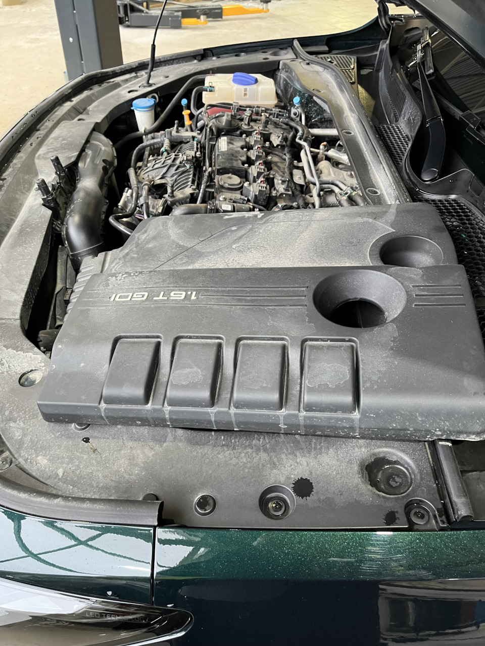 Поменяли моторное масло, фильтр масляный, фильтр воздушный, фильтр салона, также заменены свечи зажигания. — Chery Arrizo 8