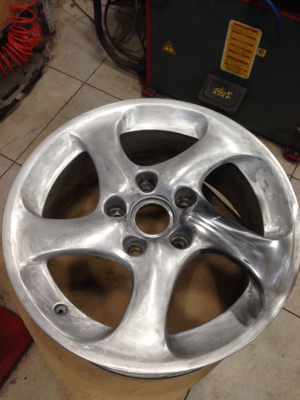 Полировка диска №1 — Renault Megane II, 1,4 л, 2006 года | колёсные ...