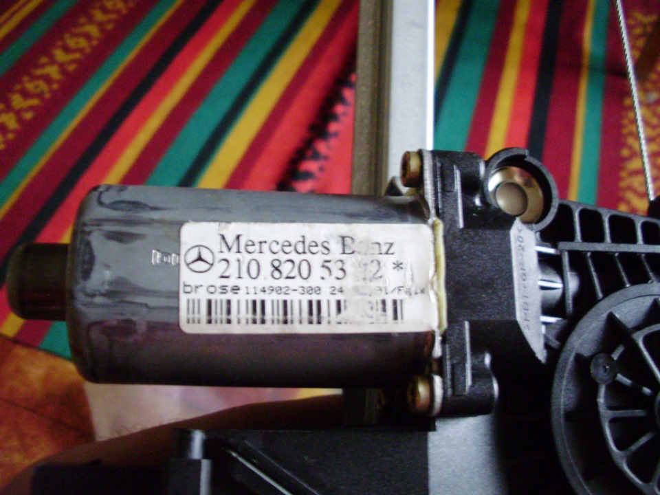Задний стеклоподъемник — Mercedes-Benz E-Class (W210), 2 л, 1996 года ...