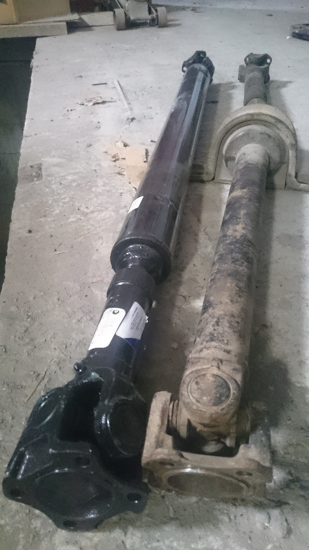 Вал карданный уаз патриот задний. Кардан уаз 740мм. Передний карданный вал уаз патриот 2015г. Кардан задний уаз патриот 2011. Вал карданный уаз патриот прямой.