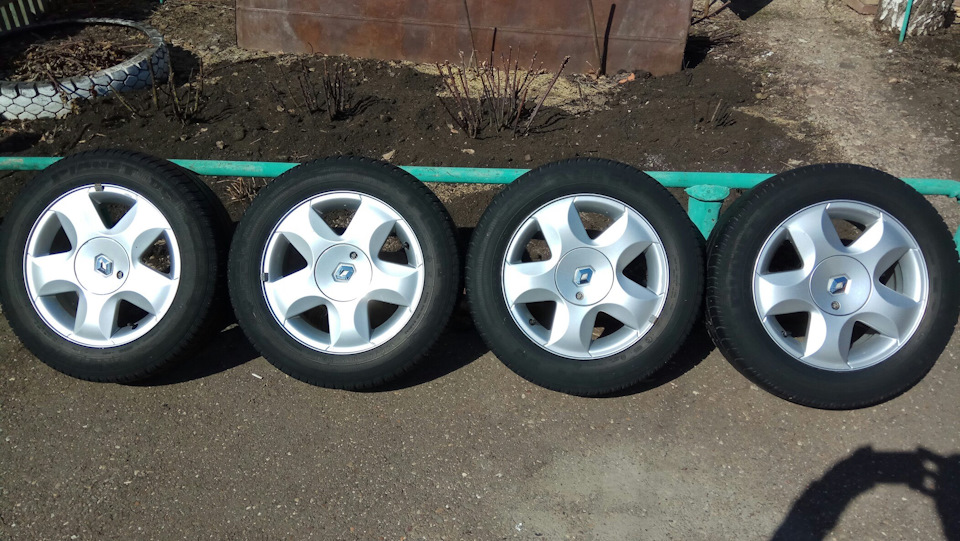 Продал родные колеса — Renault Sandero Stepway (1G), 1,6 л, 2011 года ...