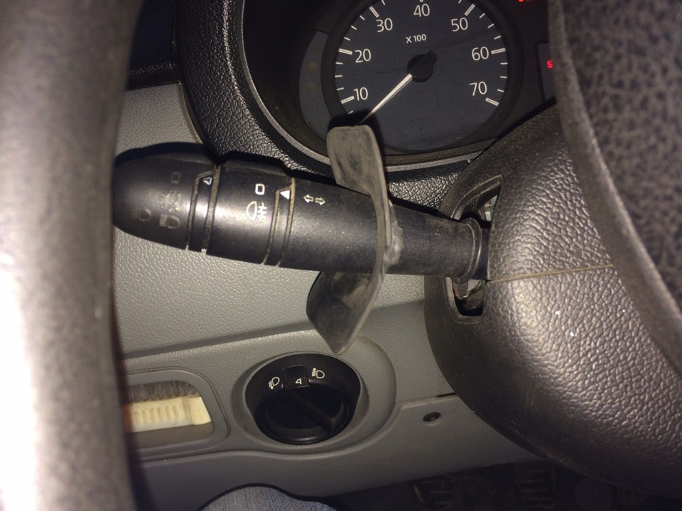 Пыльники на рулевые переключатели — Volkswagen Polo Sedan, 1,6 л, 2011 ...