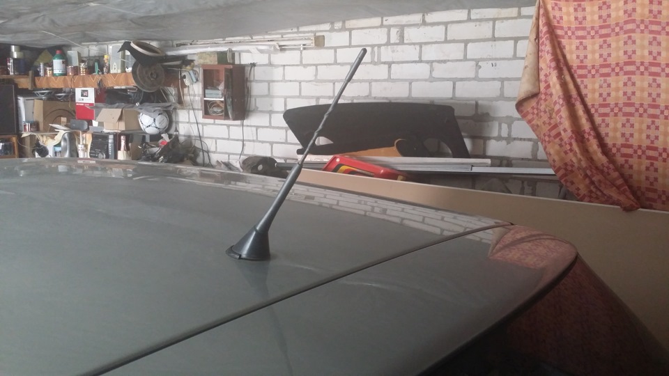 Замена стандартной антенны на плавник. — Volkswagen Golf Mk4, 1,4 л ...