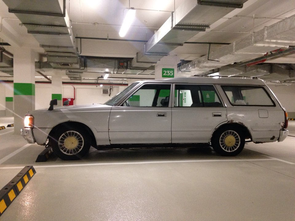 toyota crown s130 wagon