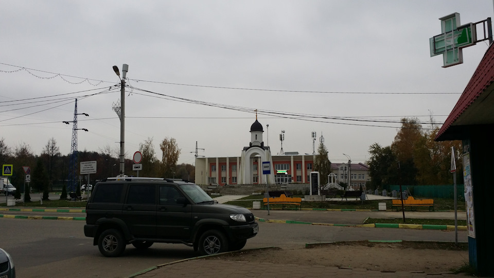 Органично в любом месте России. Особенно во всяких разбитых посёлках и деревнях))) — УАЗ Patriot