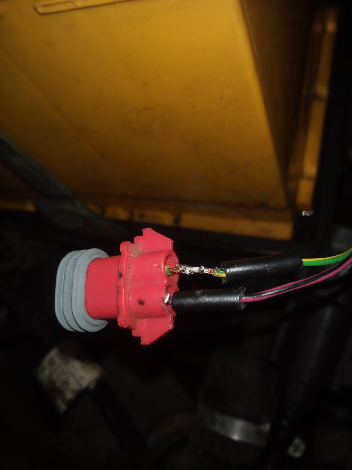 Цепь адсорбера обрыв управления клапана. Р0444 клапан продувки. P1426 ошибка. Цепь управления клапаном продувки адсорбера в обрыве. P1426 калина.