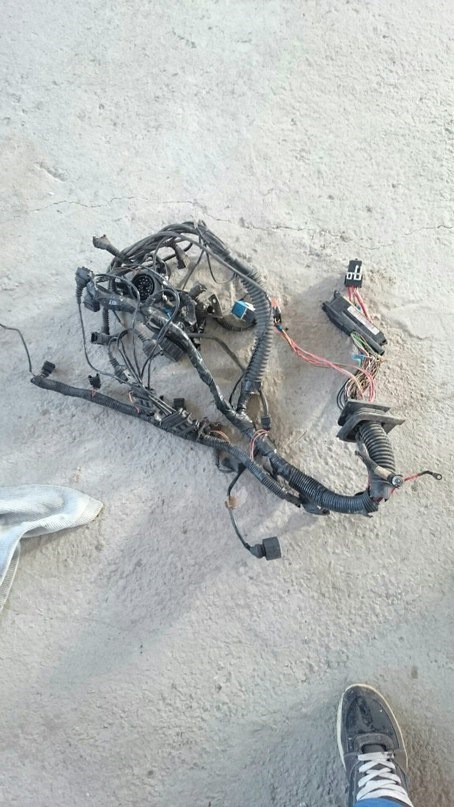 BMW e30 328i 5MT замена блока управления двигателем и моторной проводки ...