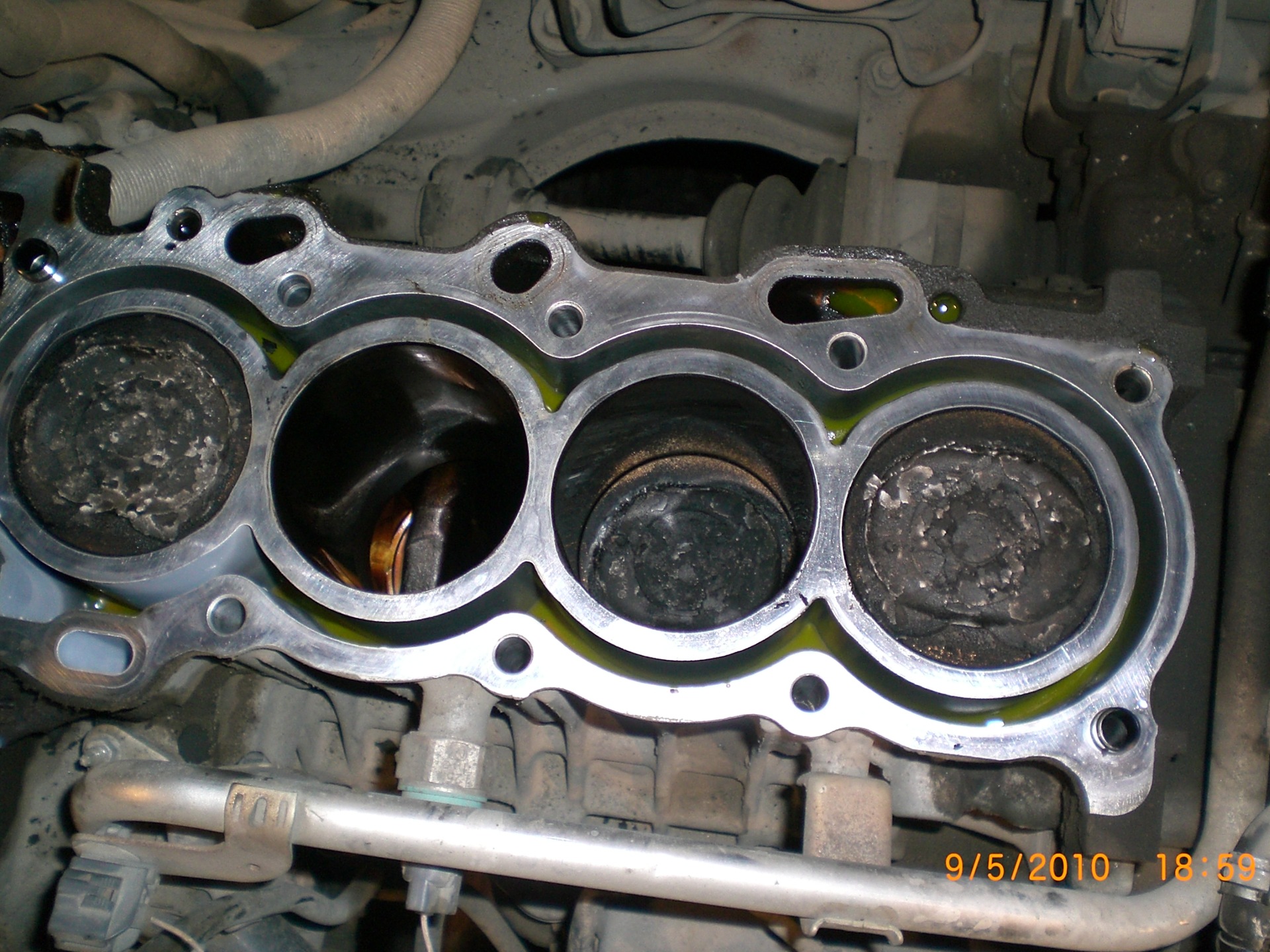 Engine repair replacement of oil seals and rings - Toyota Will VS 18 L 2010