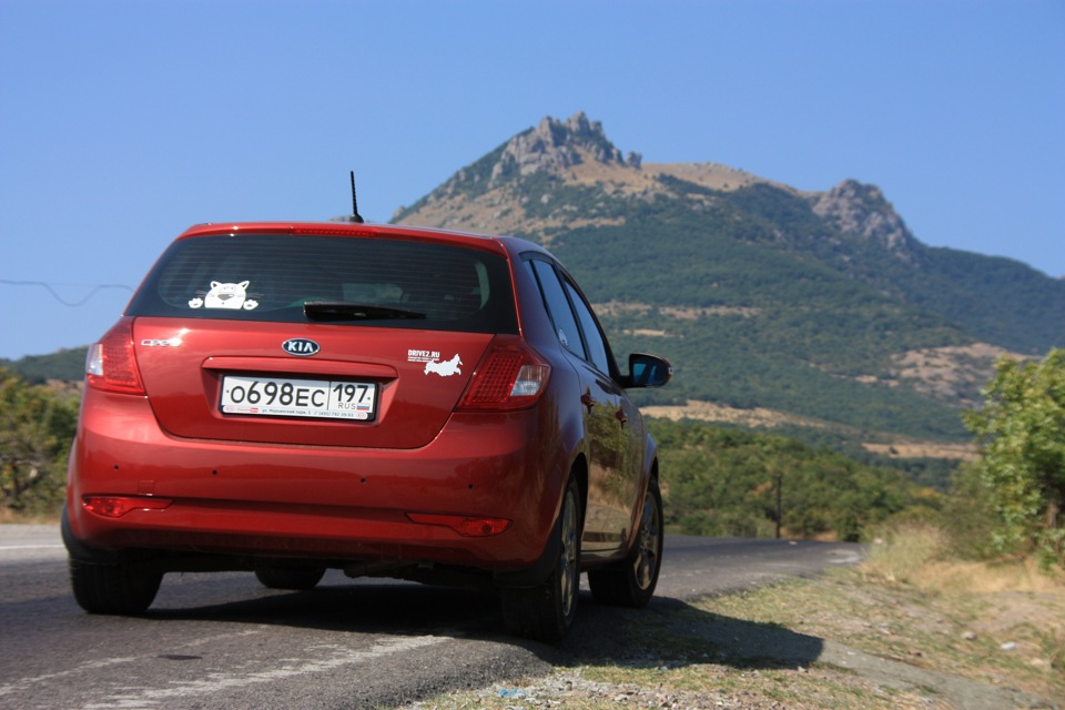 В Крыму — KIA Ceed (1G)