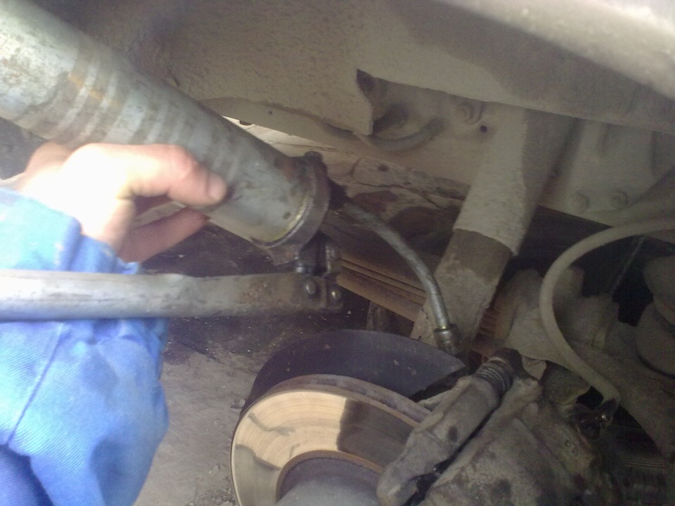 Замена тормозных колодок — ГАЗ Газель, 2,5 л, 2001 года | своими руками ...