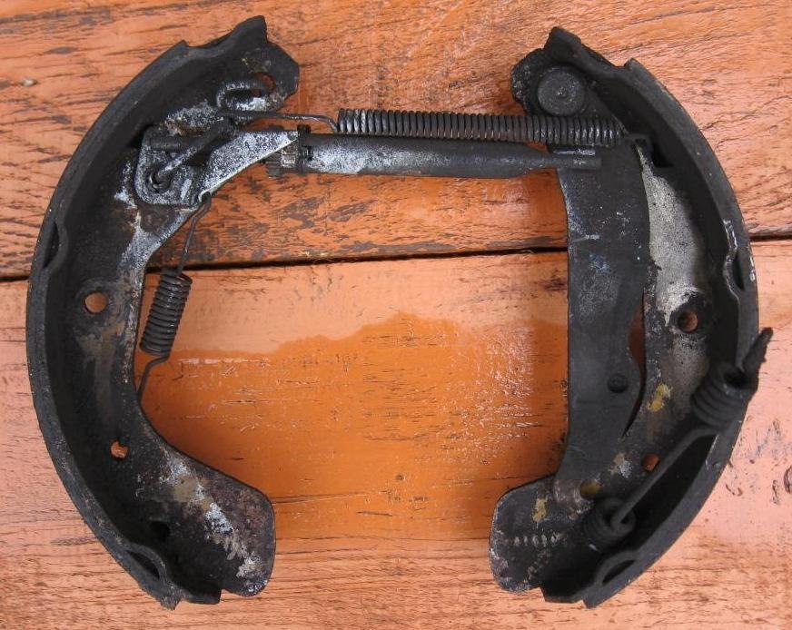 Шум при нажатии на ТОРМОЗ! Чистка барабанов… — Opel Corsa C, 1 л, 2006 ...