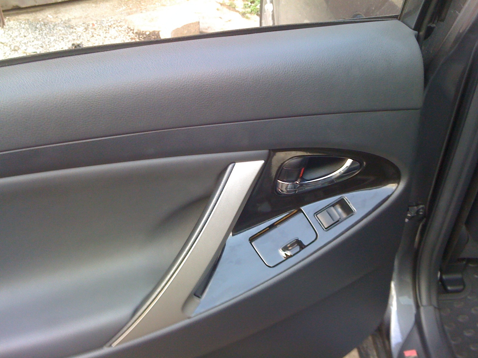 Got rid of the yellow horrible parody of wood - Toyota Camry 24L 2007