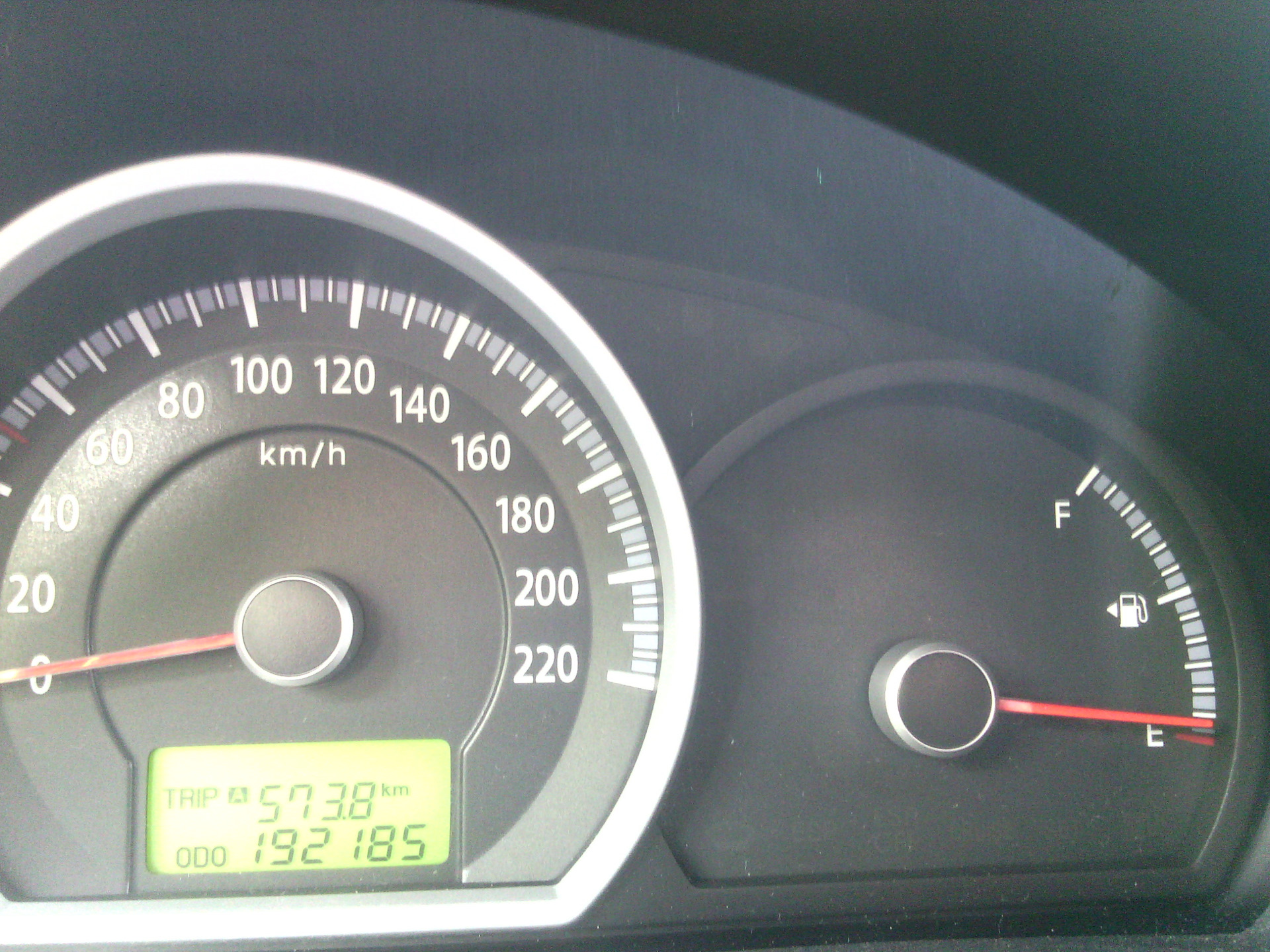 Сколько литров топлива в машине. Picanto бензобак. Допуск бензина в баке Киа Рио. Сколько литров бак бензиновый Мазда 3 2008. Деление бензина на приоре Киа соул 2010.