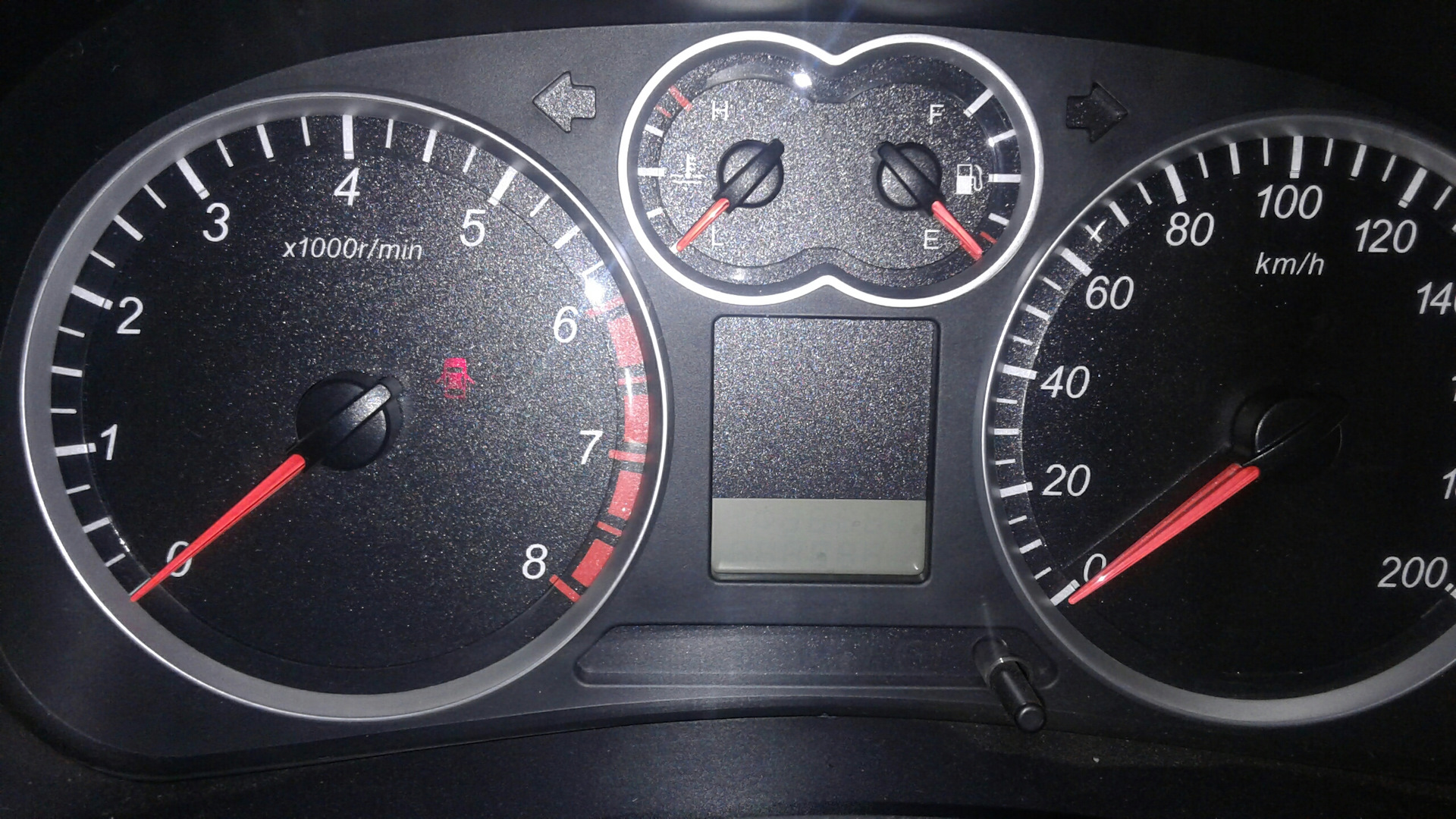 Hyundai accent тахометр на 11000 оборотов. Расход топлива на шкода фабия дизель холостых оборотах выше. Тахометр авто мазда 3. Тахометр при заводке. Тахометр газель 406.