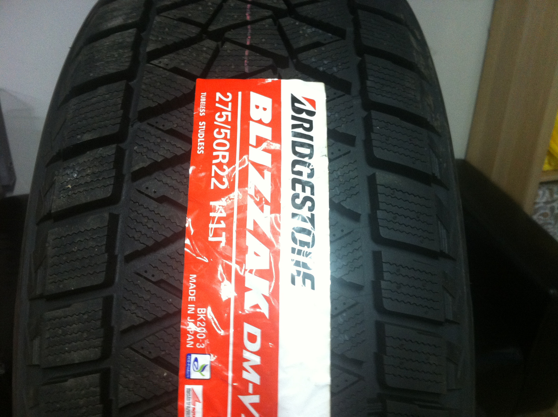 275 50. Bridgestone 275/50 r22. Шина Бриджстоун 275 50 22. 275 50 20 Bridgestone DM-v2. Bridgestone 275/40 r22 зима.