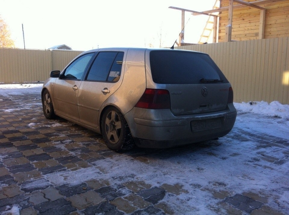 Установка пневмоподвески на Volkswagen Golf IV