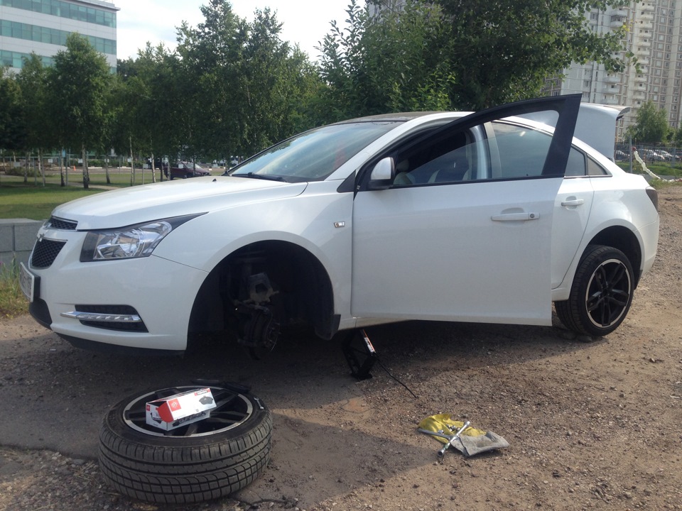 Замена передних колодок. — Chevrolet Cruze (1G), 1,6 л, 2010 года ...