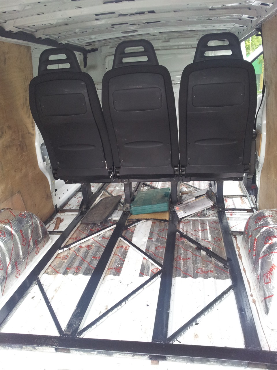 Сиденья в фургон. Обшивка кузова газ 2705. Переоборудование пассажирской в грузовой. Переоборудование фургона в грузопассажирский. Переоборудование пассажирской в грузовой.