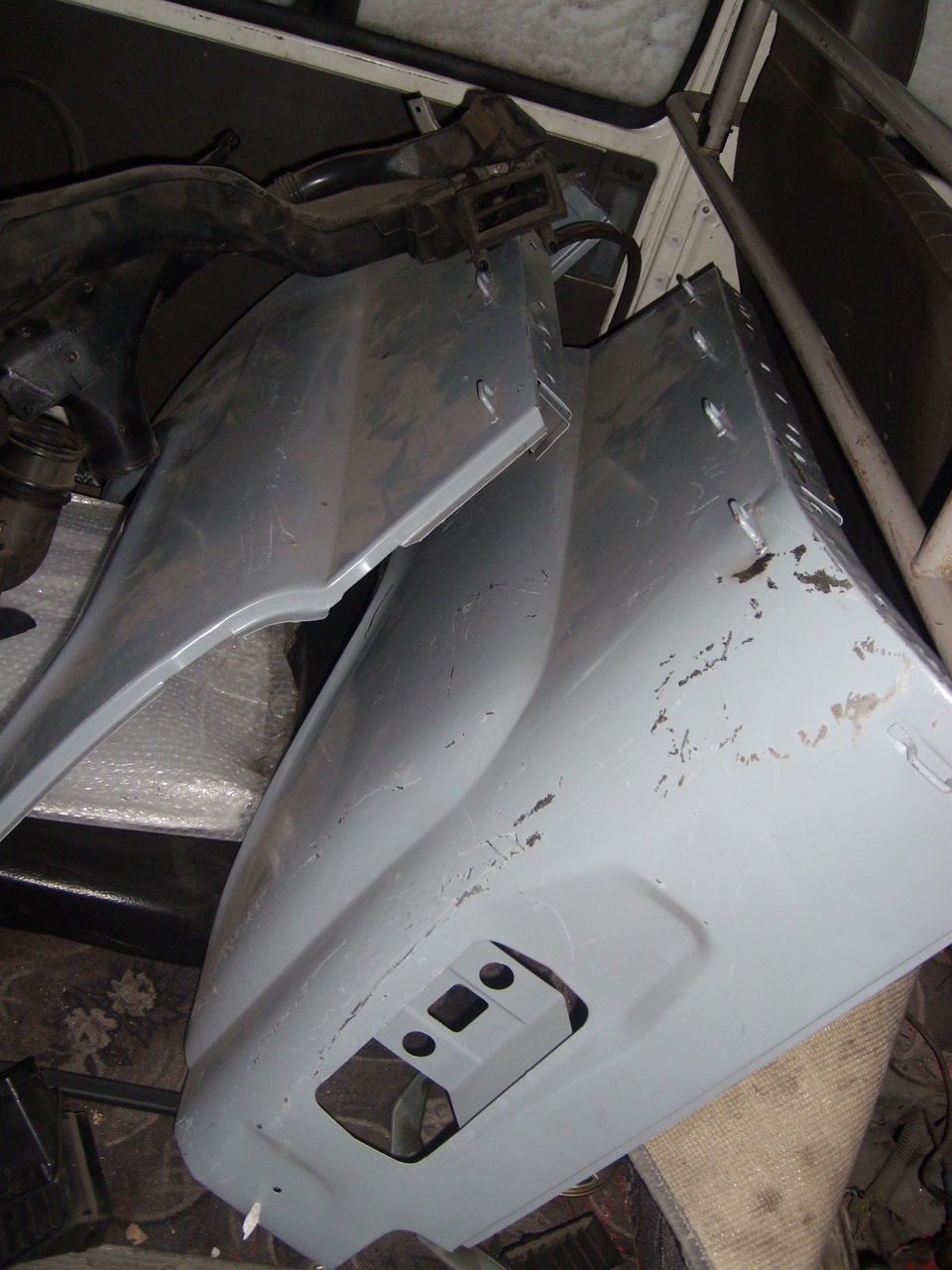 Задние крылья тоже из местного магазина, 4300 штука, были только под тент, теперь задача. как убрать петли, приварены на совесть… — УАЗ 31519