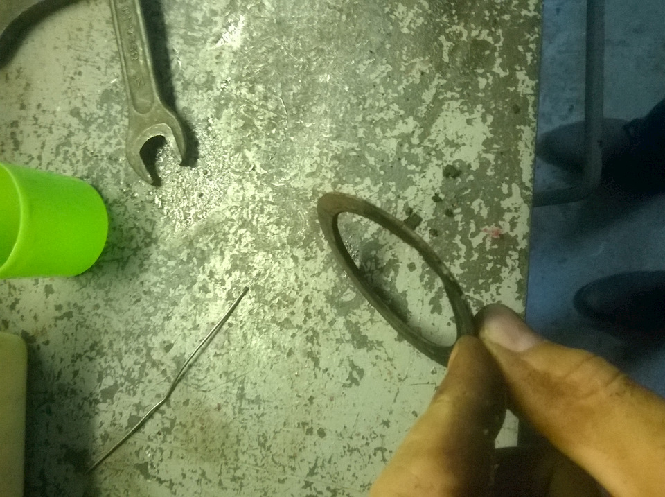 ]Выхлопная система[ Замена прокладки приёмной трубы — ГАЗ 24, 2,5 л ...