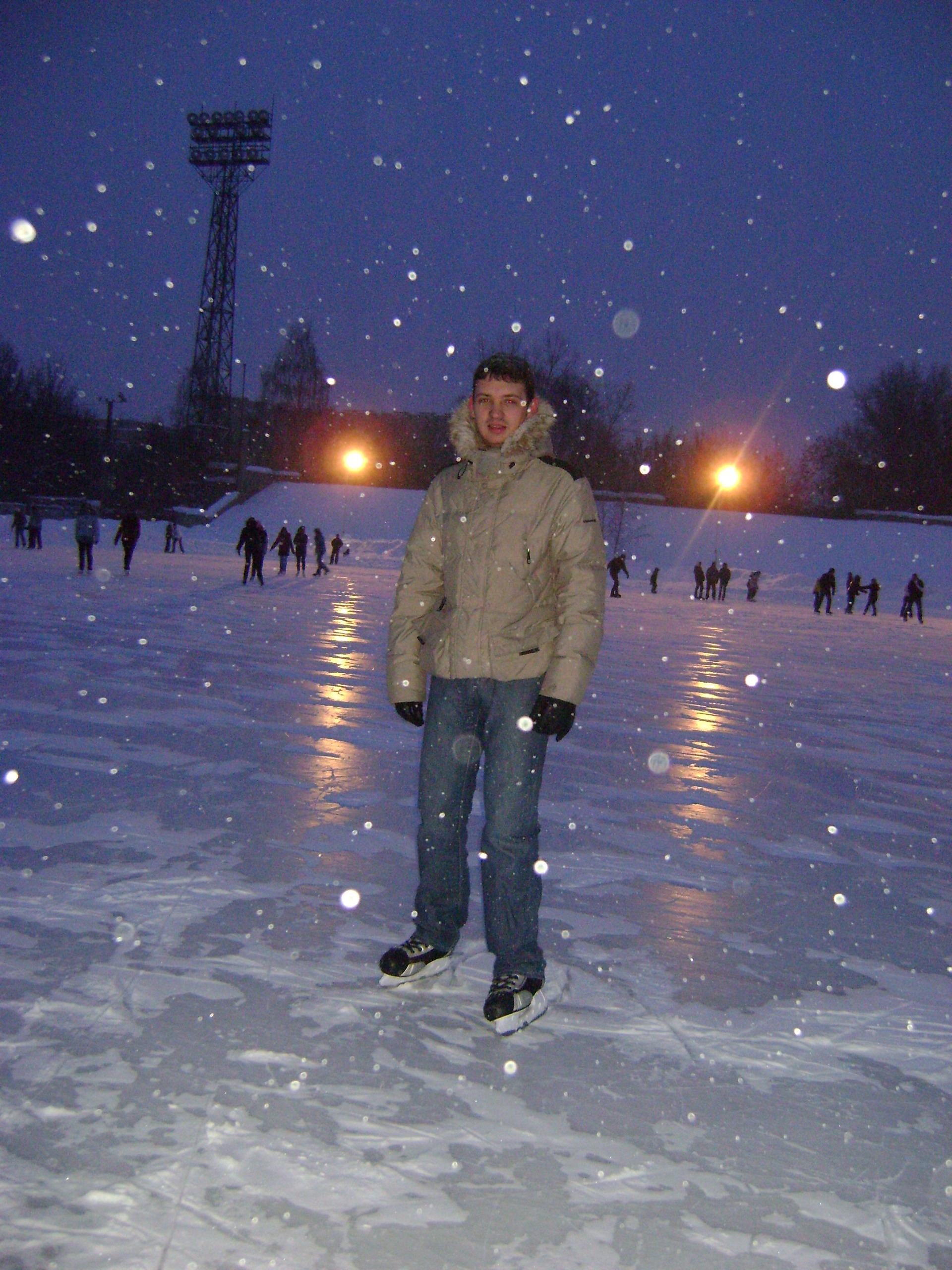 Ледовый дворец вымпел королев. Каток вымпел королев. Ледовый дворец королев касатонова. Вымпел королев каток. Арена касатонова королев.