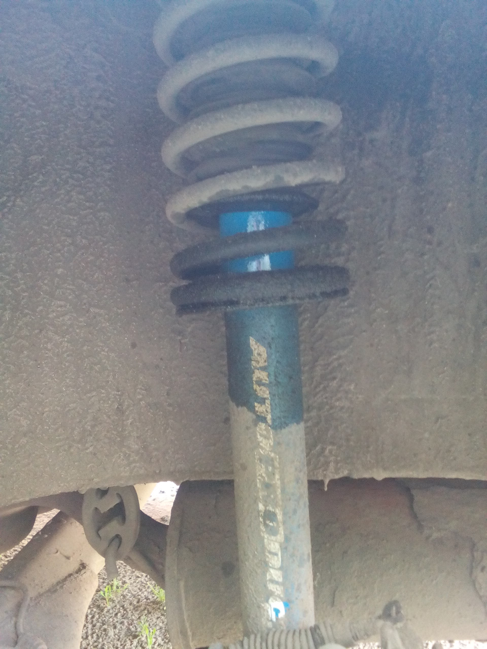 Потекла стойка — Lada Калина седан, 1,6 л, 2008 года | поломка | DRIVE2