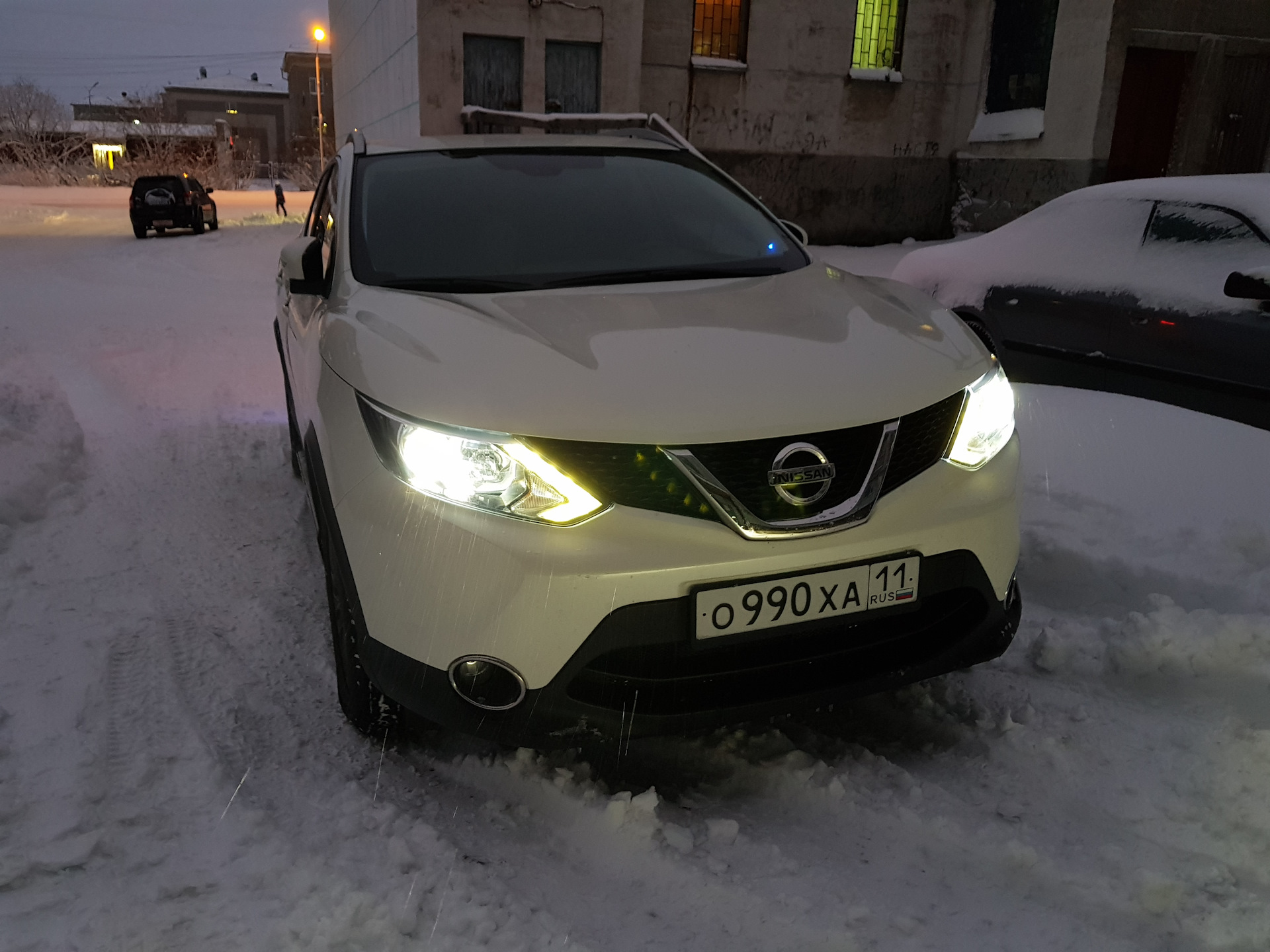 Ниссан оптика. Nissan Qashqai 2020 оптика. Nissan Qashqai 2019 передние фары led. Лед оптика на Ниссан Кашкай 2020г.