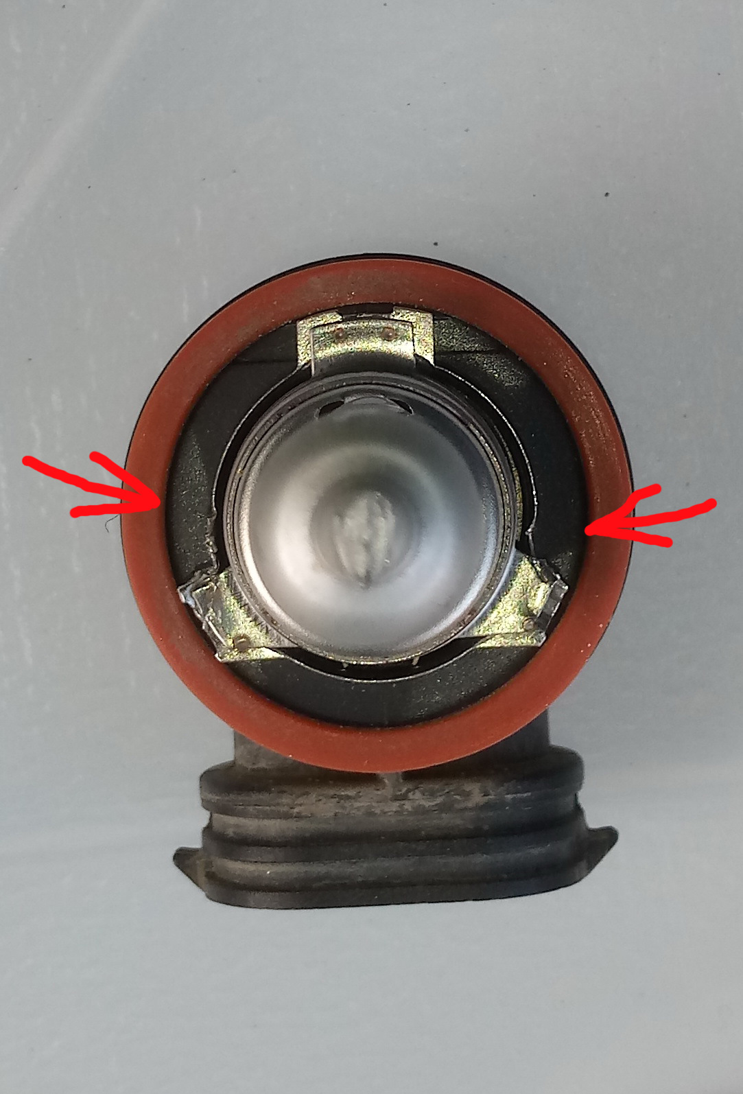 Лампа ближнего дастер 2014. Цоколя ламп рено дастер. Renault duster 2 цоколь ламп. Лампа ближнего света рено дастер 2012. Цоколя ламп рено дастер.