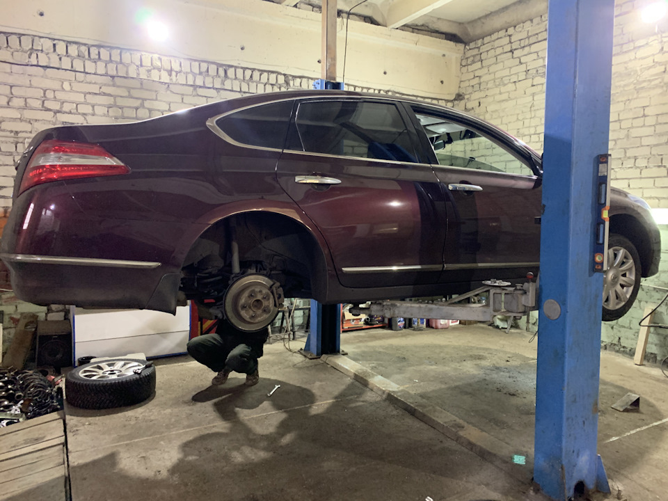 Замена задних дисков и колодок — Nissan Teana (J32), 3,5 л, 2010 года ...