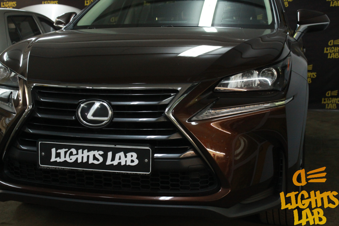 Поворотники lexus. Фары на Лексус НХ 200. ДХО Лексус NX 200. Lexus NX ходовые огни. Молдинг на радиаторную решётку Лексус нх200 14 года.