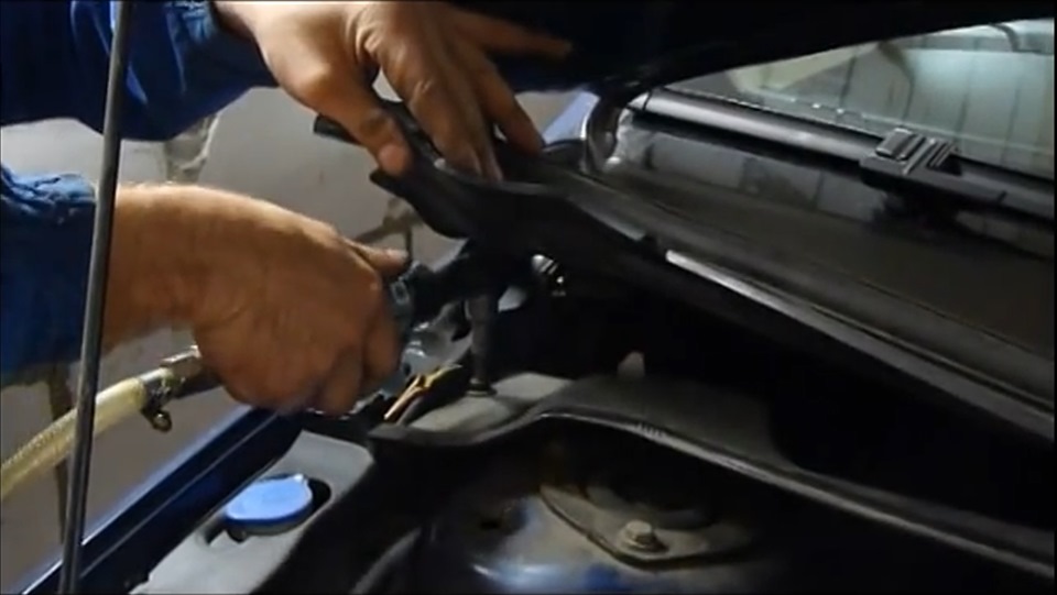 Как снять амортизатор и пружину передней подвески, на фокус 2 ...