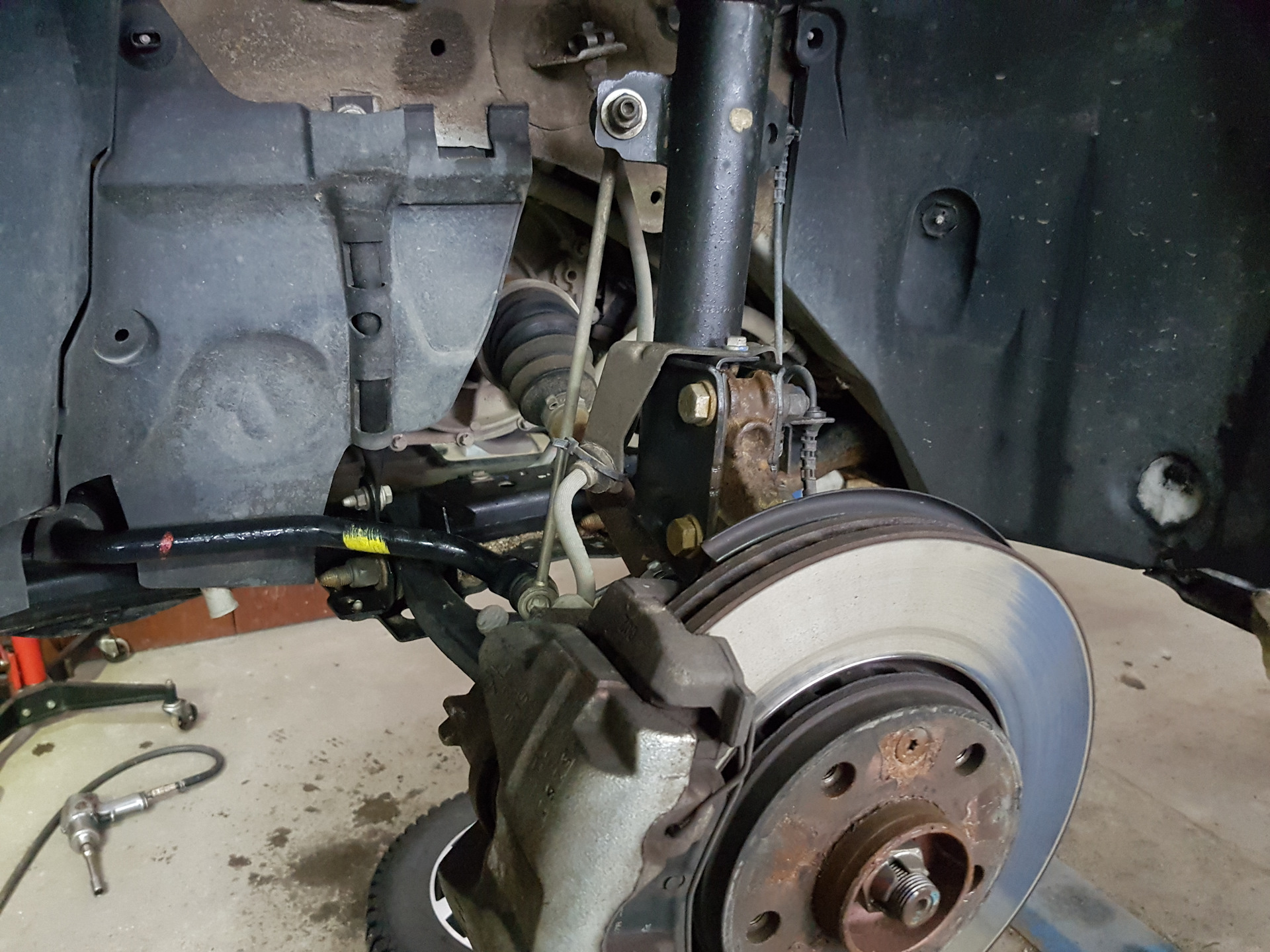 Дастер гудит. Передняя подвеска Renault Duster. Передняя подвеска Рено Дастер 2.0 2014 года. Передняя подвеска Рено Дастер 1.6 передний привод. Дастер 2g скрип рулевой.