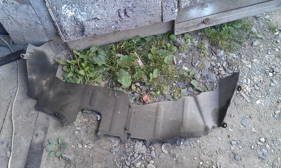 и еще выбросил вот эту жестянку, чтоб по защите не торохтела) — Lada 21093i