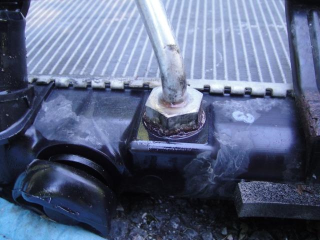 Ремонт интеркулера своими руками. Масляный радиатор смазочной системы. Радиатор в масле почему. Эмульсия в антифризе 2107. Промывка системы охлаждения ваз 2110.