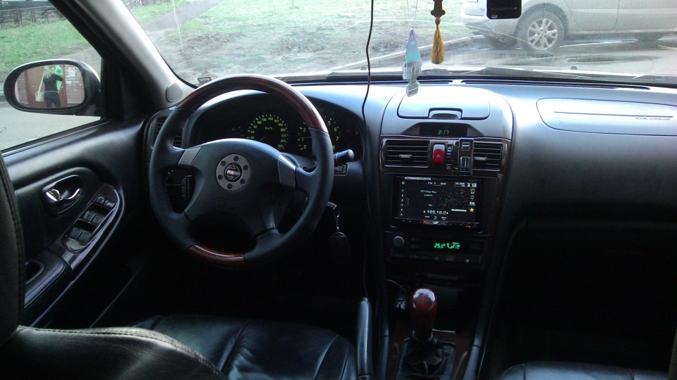 Рулец МоМо на своём месте — Nissan Maxima QX (A33), 2 л, 2001 года ...