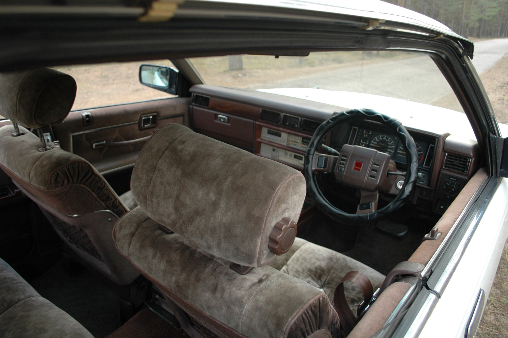 Nissan Auster 1985 Interior