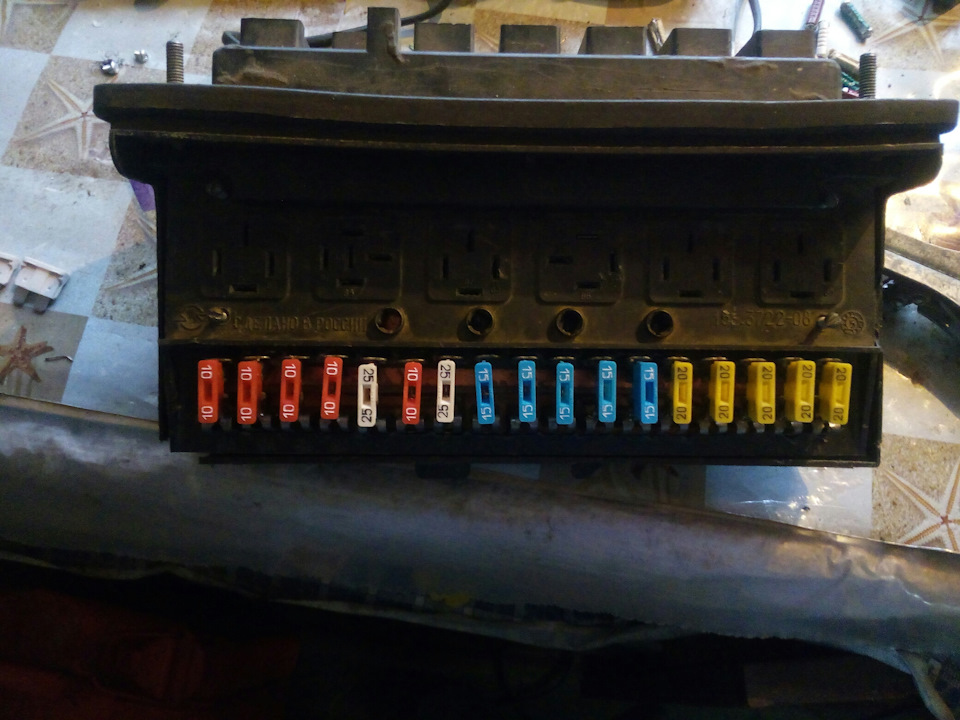 "Евроблок" предохранителей на классику своими руками — Lada 2107, 1,5 л ...