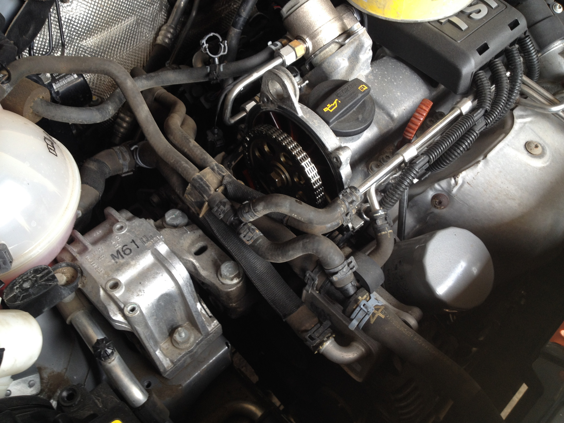 Датчик давления масла шкода 1.8. Skoda Yeti 1.2 TSI мотор. Двигатель Шкода Йети 1.2. Двигатель Шкода йтий 1,2. Мотор двигатель Шкода Йети 1.2 турбо.