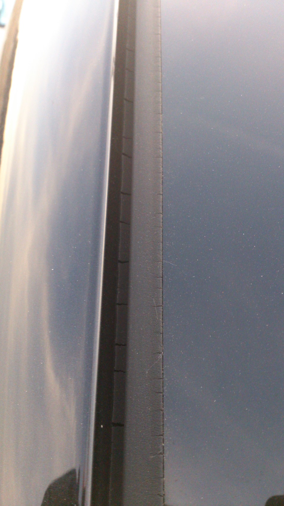 Замена уплотнительной резинки на заднем стекле — BMW 5 series (E60), 2 ...