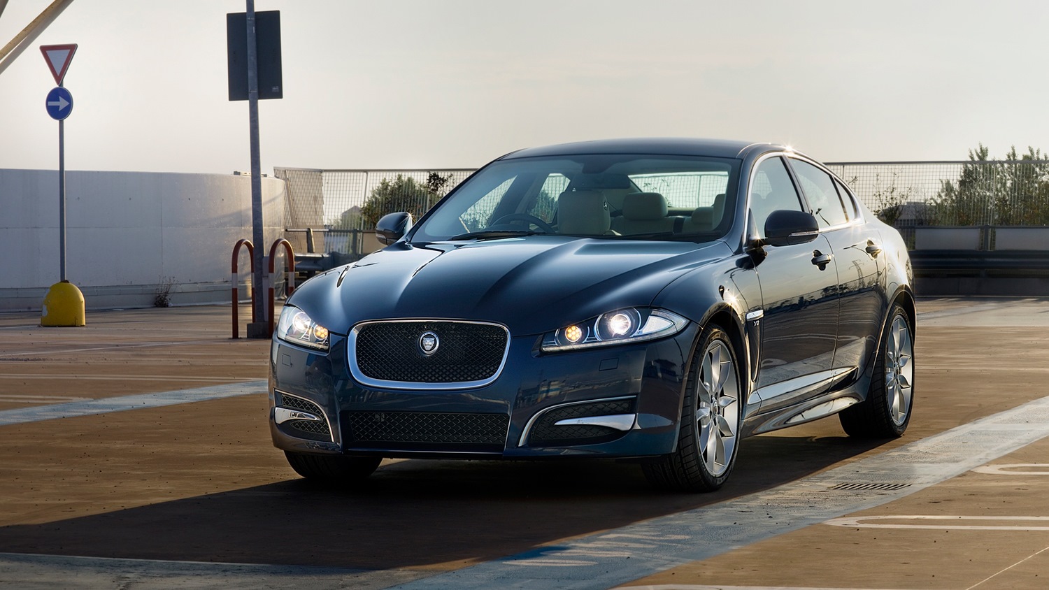 Jaguar xf xj отличия