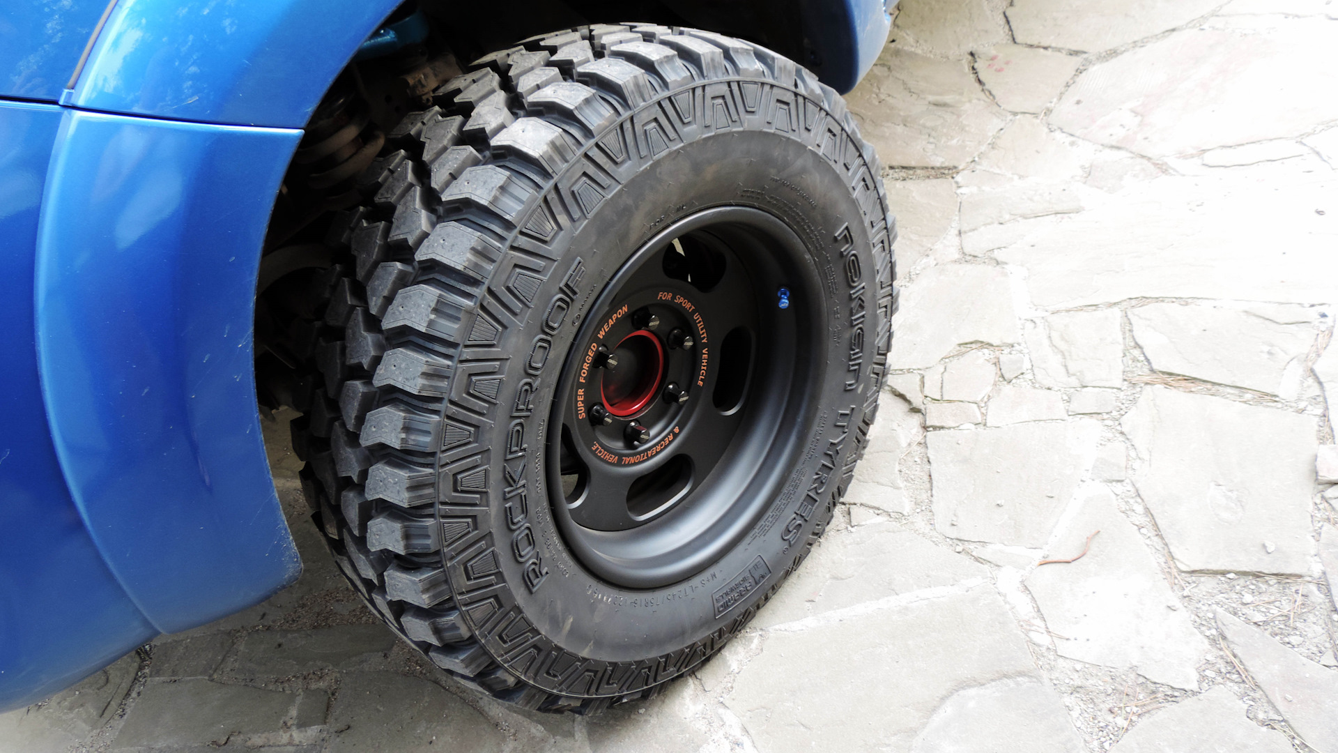 Грязевая резина на 16. Nokian Rockproof 225/75 r16. Nokian Rockproof. 225/75/16 Nokian Rockproof. Nokian Rockproof 225 75 16 на ниву.