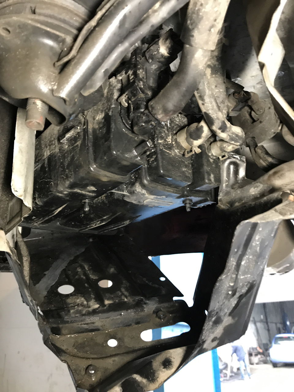 Замена абсорбера топливных паров — Infiniti EX, 3,5 л, 2010 года ...