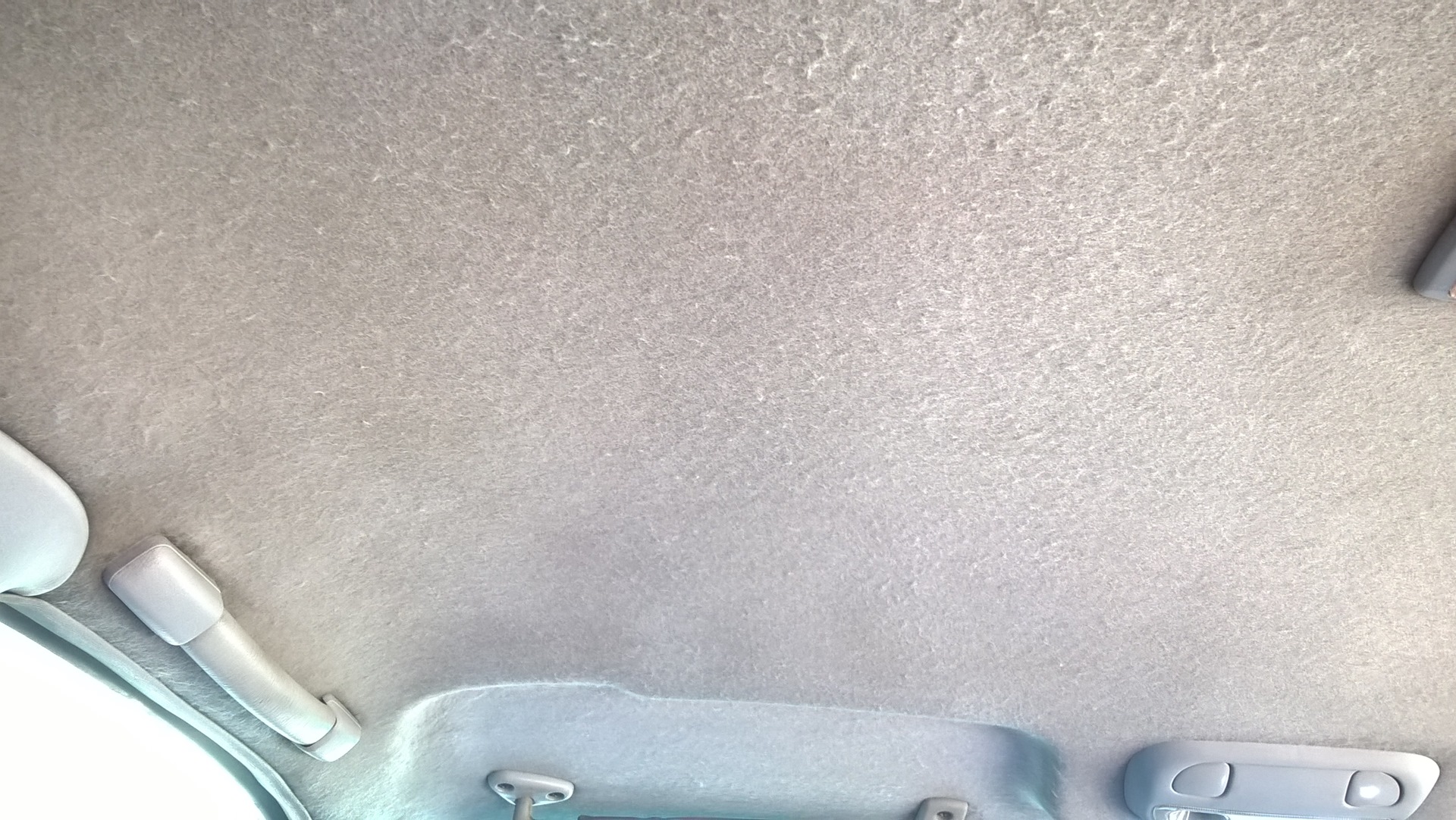 Очистка потолков краски. Очистка поверхности потолка. КПК очистить потолок в машине от пороха. Как почистить потолок от поролона. Как почистить потолок Golf 2.